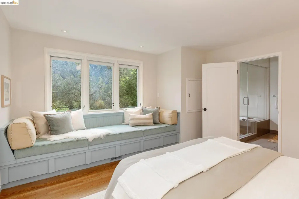 454 Vincente Avenue Berkeley CA 94707