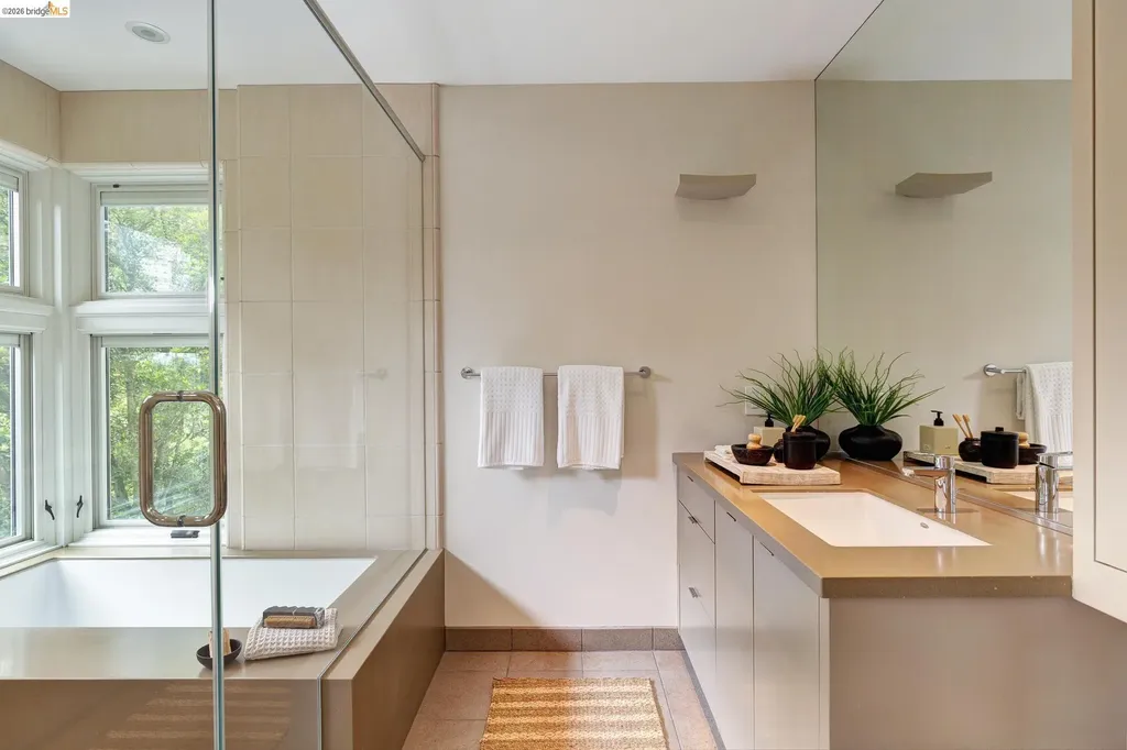 454 Vincente Avenue Berkeley CA 94707