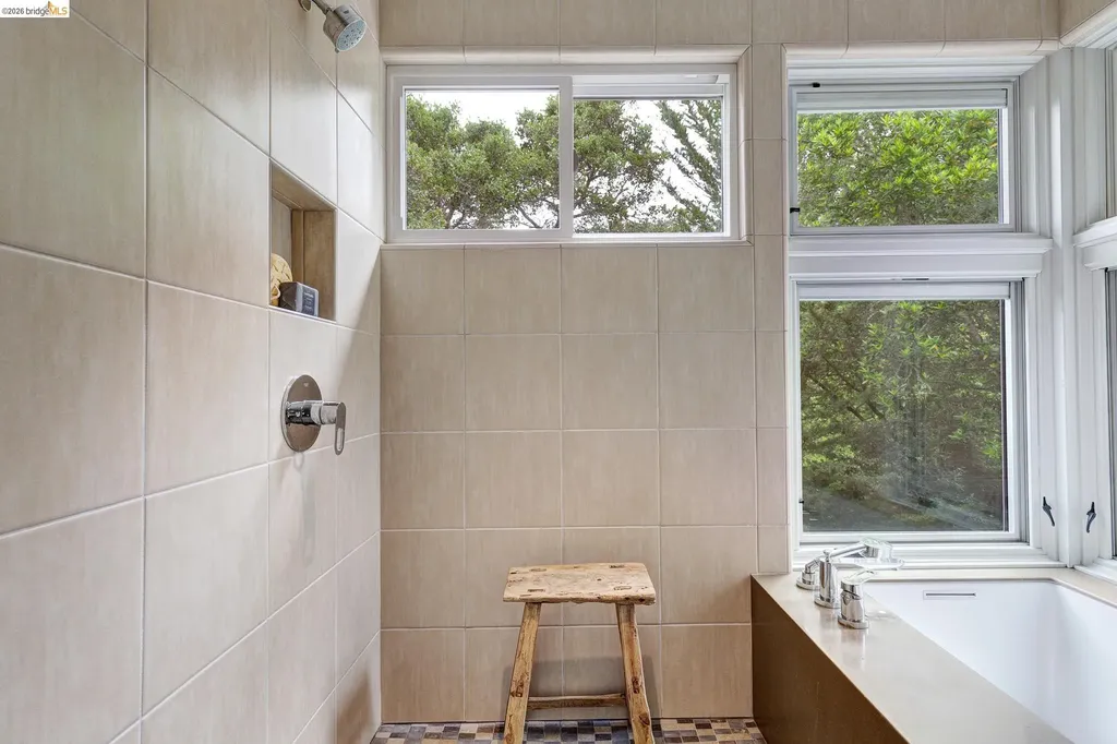 454 Vincente Avenue Berkeley CA 94707