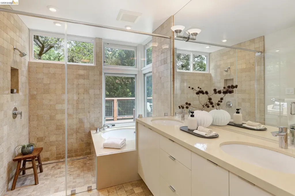 454 Vincente Avenue Berkeley CA 94707