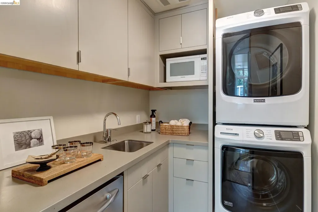 454 Vincente Avenue Berkeley CA 94707