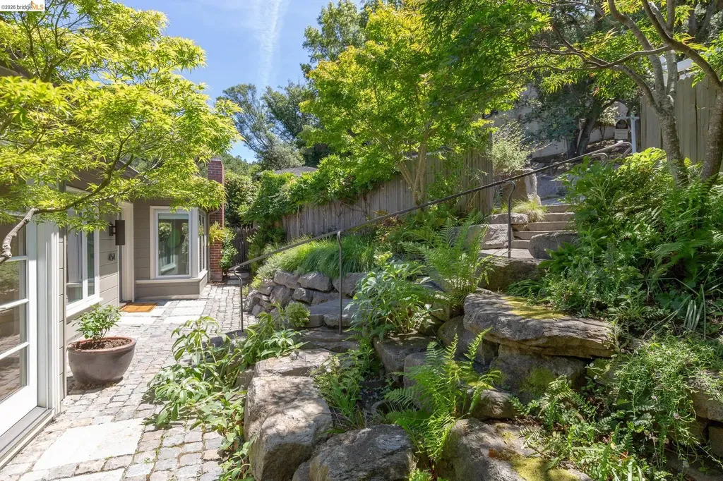 454 Vincente Avenue Berkeley CA 94707