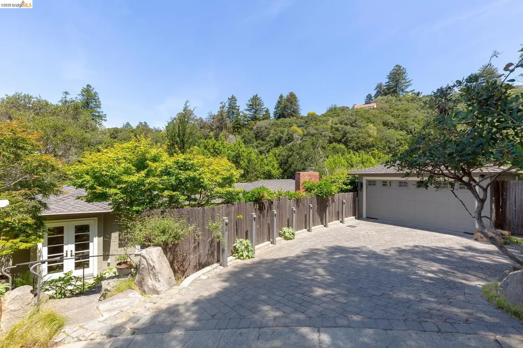 454 Vincente Avenue Berkeley CA 94707