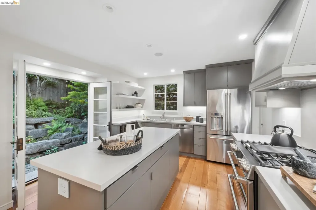 454 Vincente Avenue Berkeley CA 94707