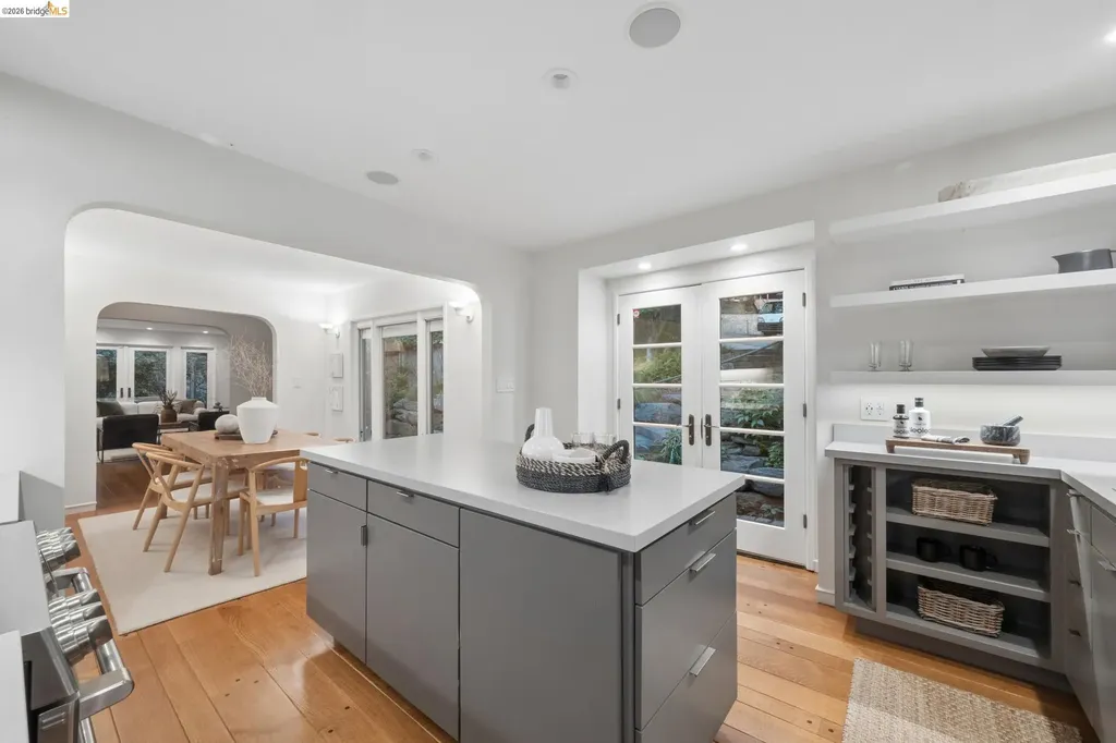 454 Vincente Avenue Berkeley CA 94707