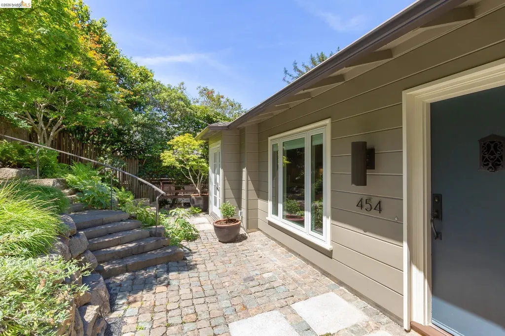 454 Vincente Avenue Berkeley CA 94707