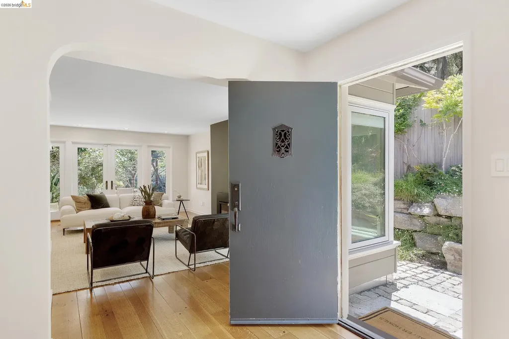 454 Vincente Avenue Berkeley CA 94707