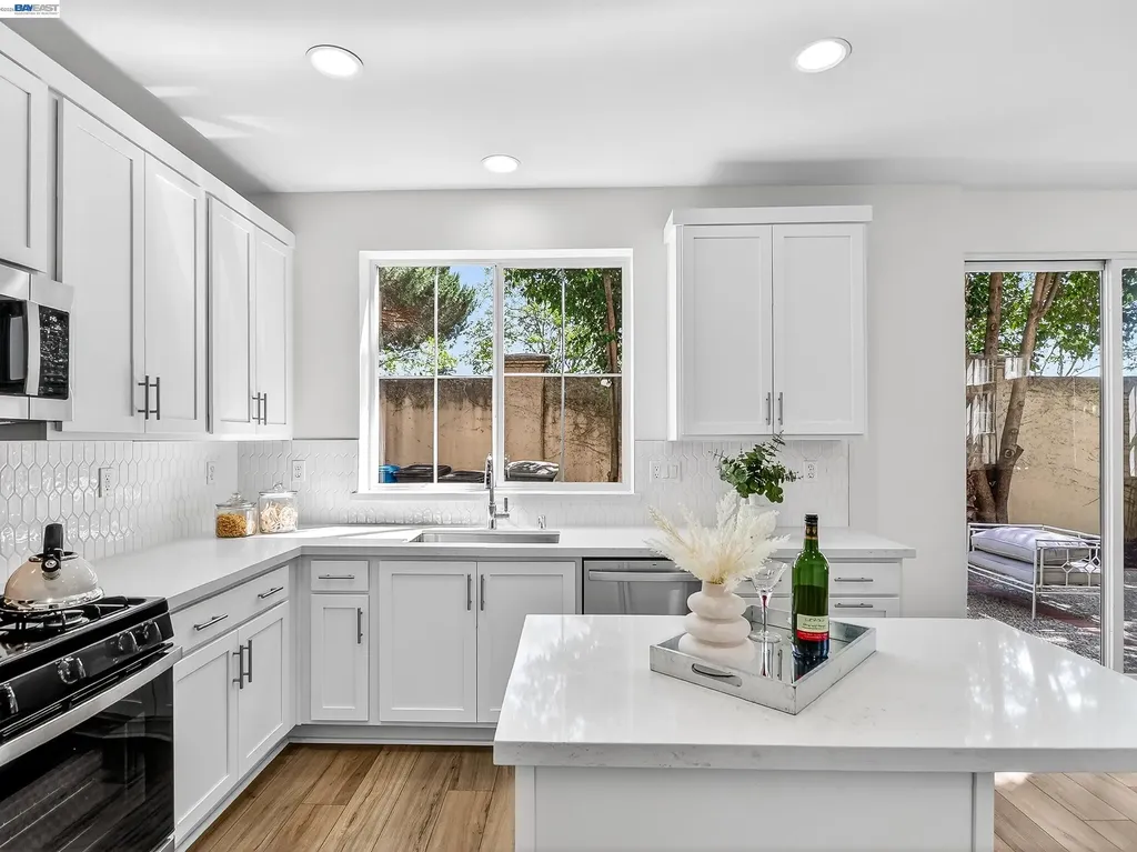 34905 Limestone Court Union City CA 94587