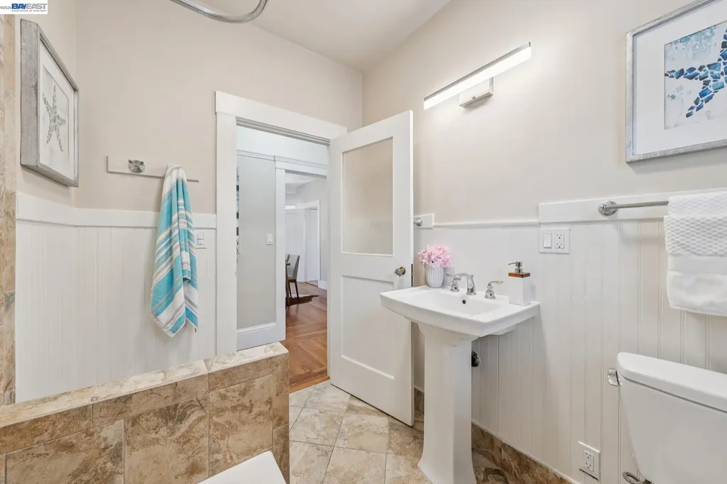 1915 Alameda Avenue Alameda CA 94501