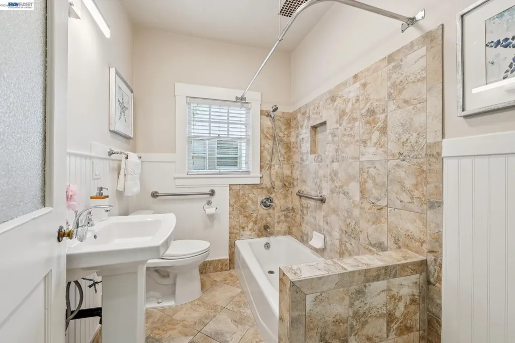 1915 Alameda Avenue Alameda CA 94501