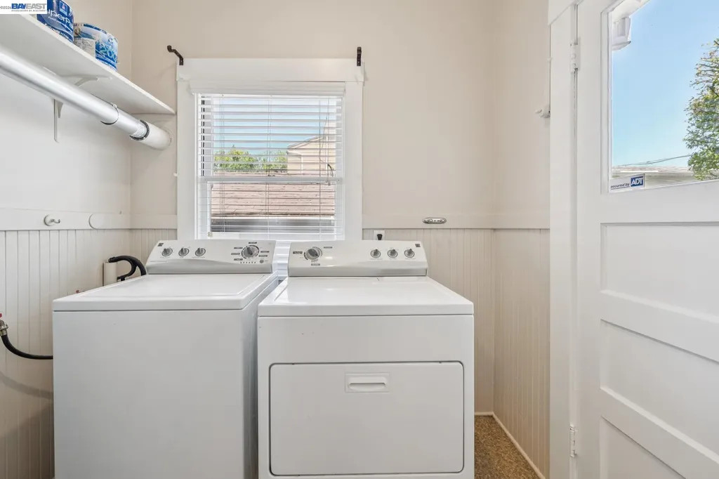 1915 Alameda Avenue Alameda CA 94501