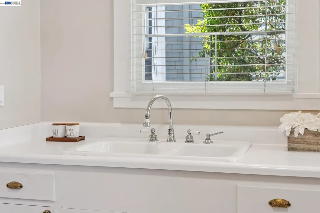 1915 Alameda Avenue Alameda CA 94501