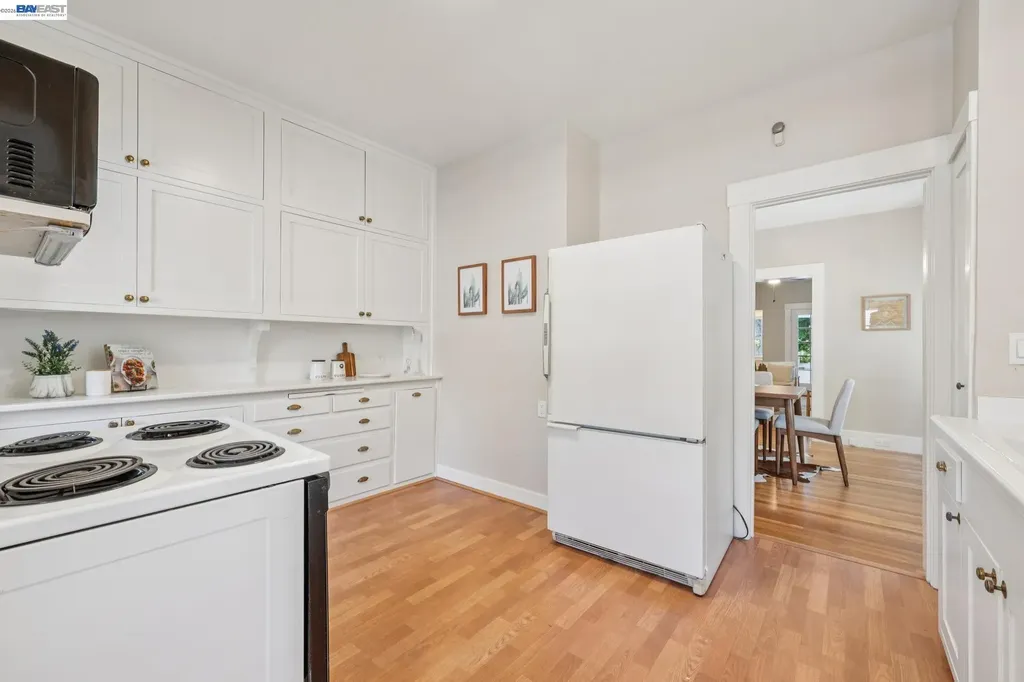 1915 Alameda Avenue Alameda CA 94501