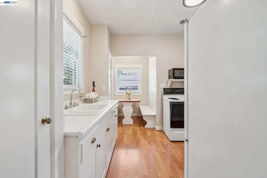 1915 Alameda Avenue Alameda CA 94501