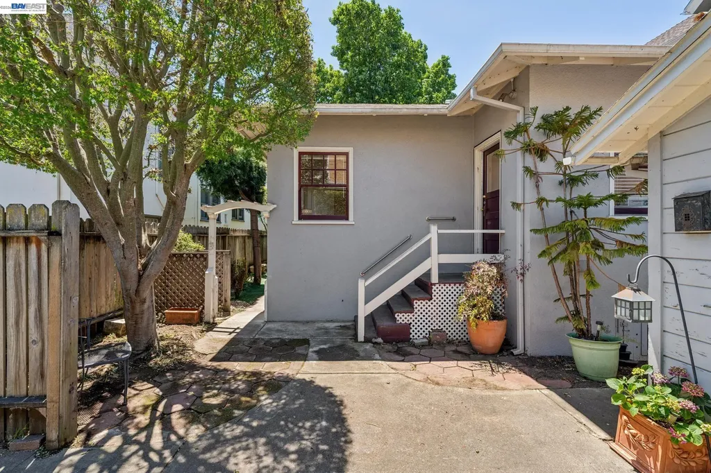 1915 Alameda Avenue Alameda CA 94501