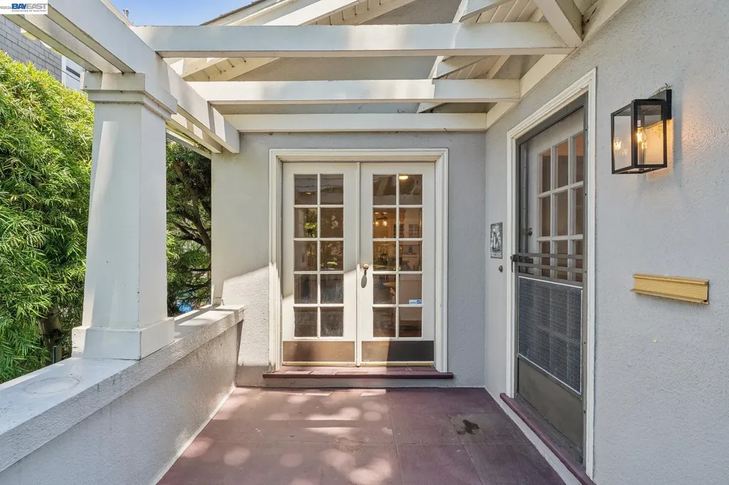 1915 Alameda Avenue Alameda CA 94501