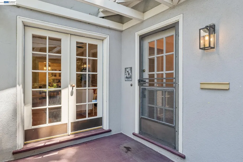 1915 Alameda Avenue Alameda CA 94501