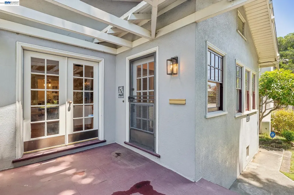 1915 Alameda Avenue Alameda CA 94501