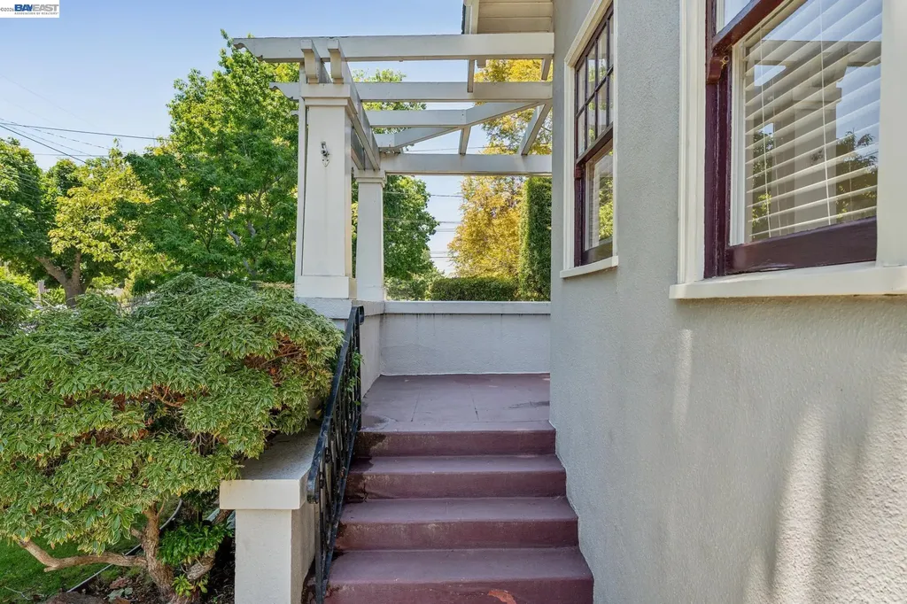 1915 Alameda Avenue Alameda CA 94501