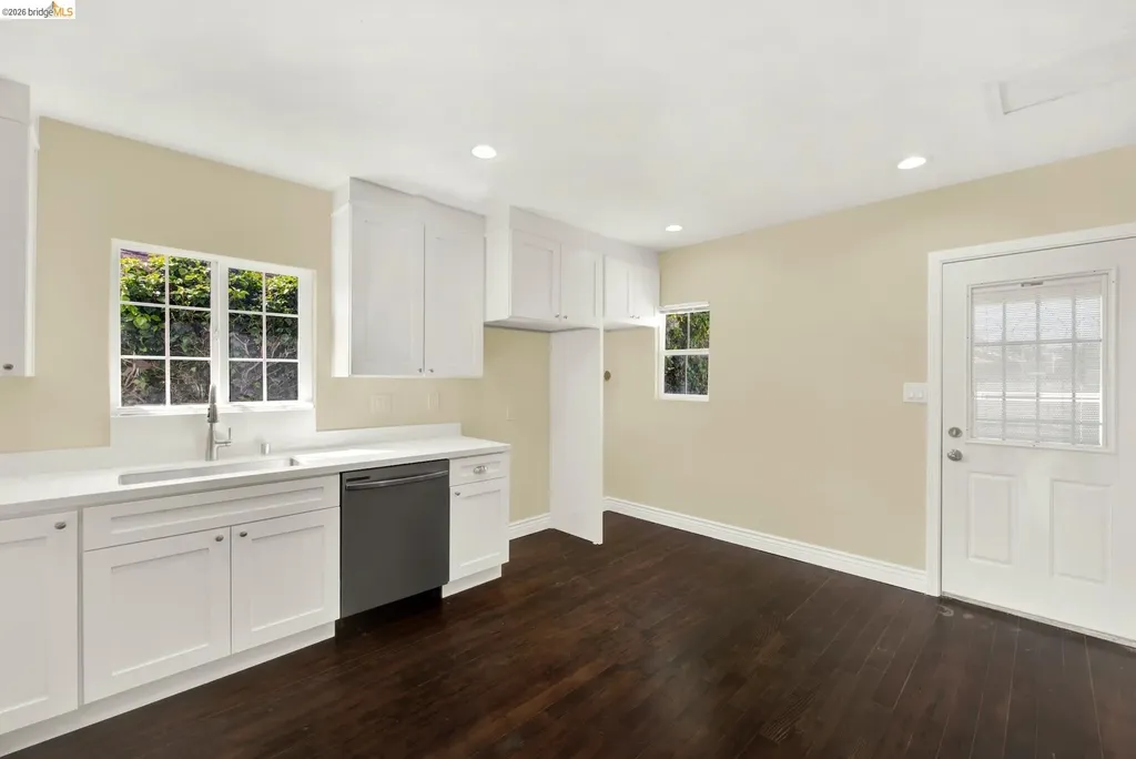 7317 Lockwood Street Oakland CA 94621