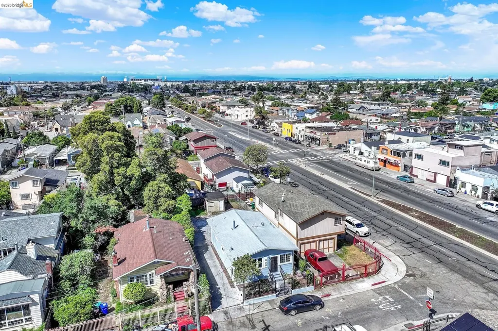 7317 Lockwood Street Oakland CA 94621