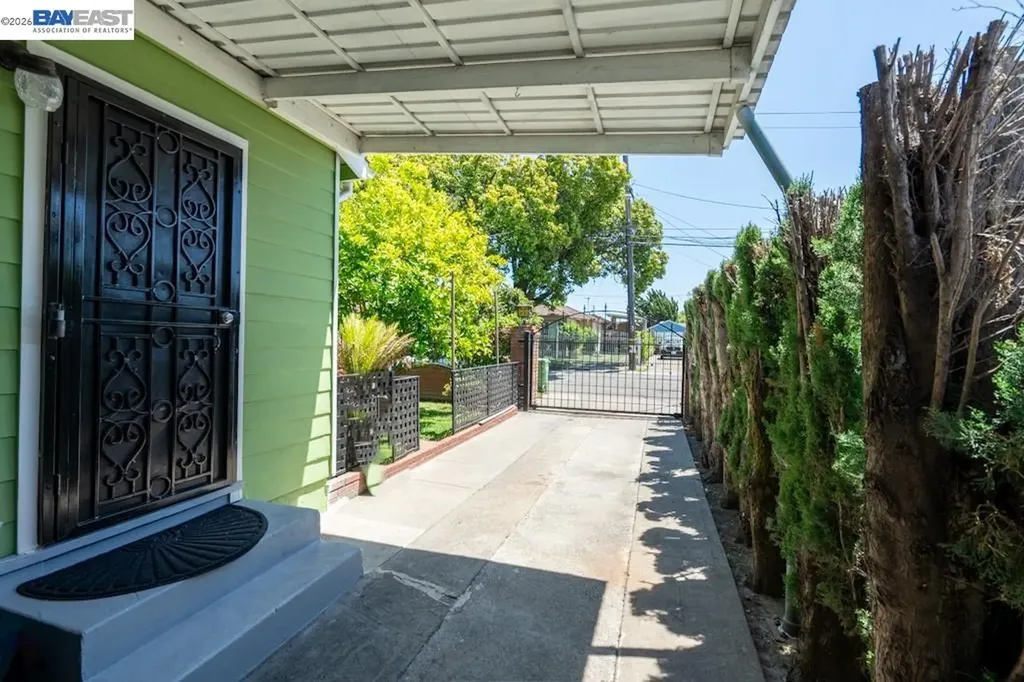 939 90th Avenue Oakland CA 94603
