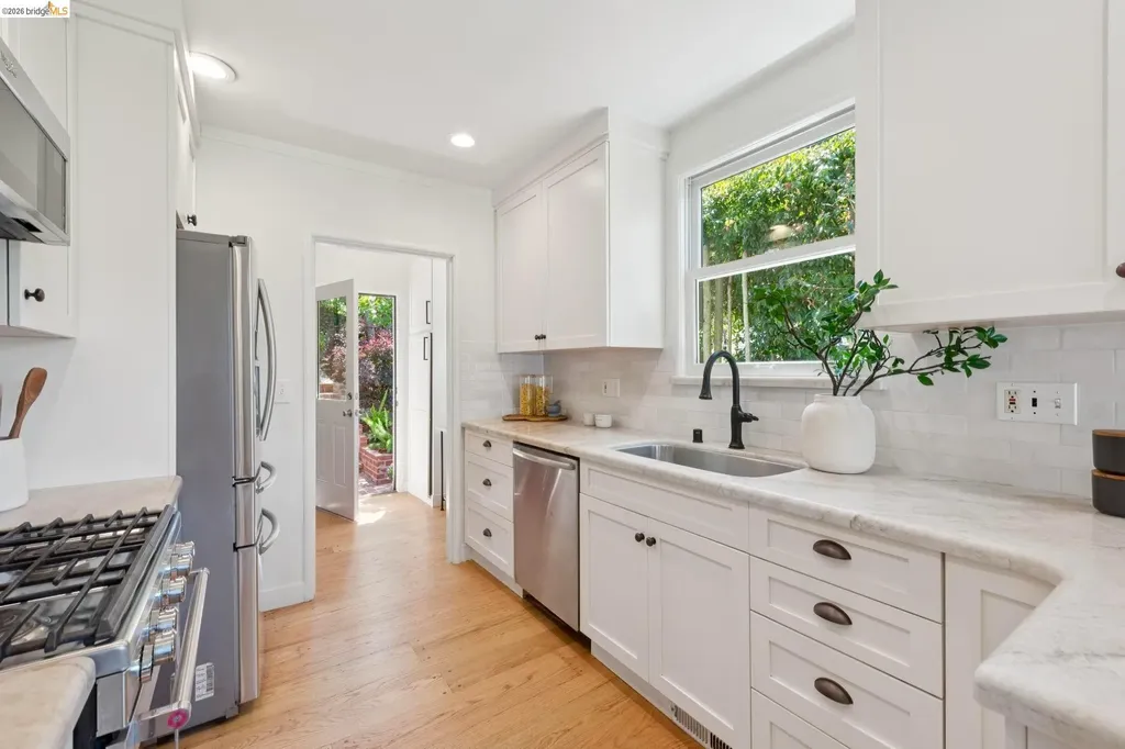 1841 Carter Street Oakland CA 94602
