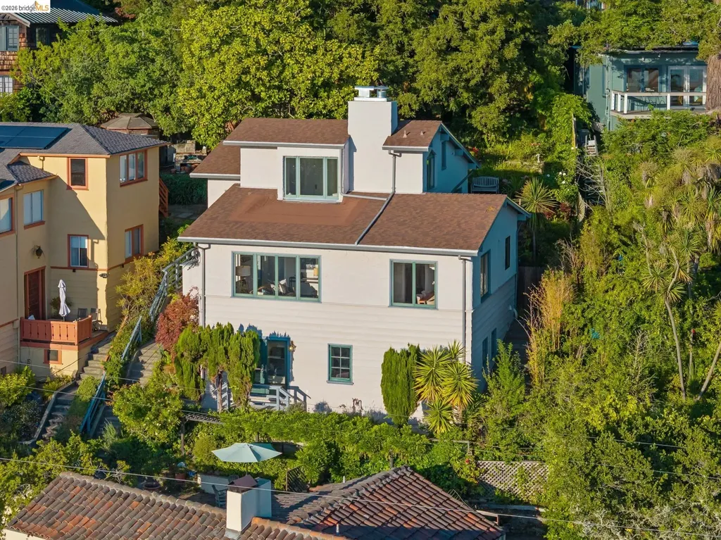 8 Mosswood Road Berkeley CA 94704