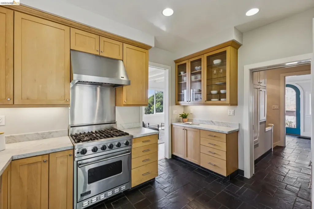 8 Mosswood Road Berkeley CA 94704