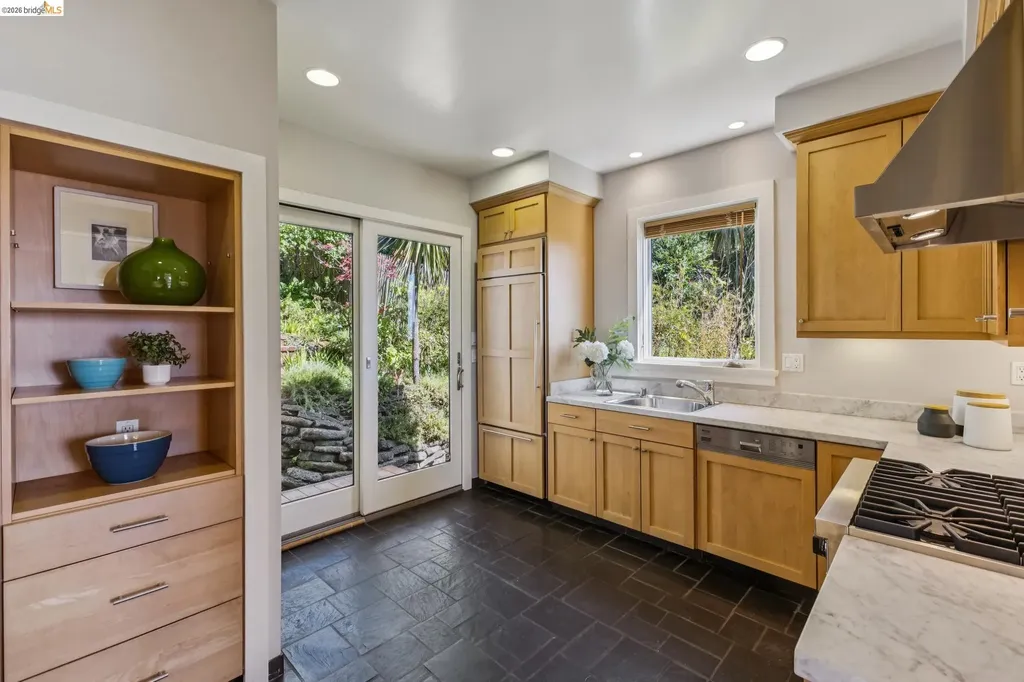 8 Mosswood Road Berkeley CA 94704