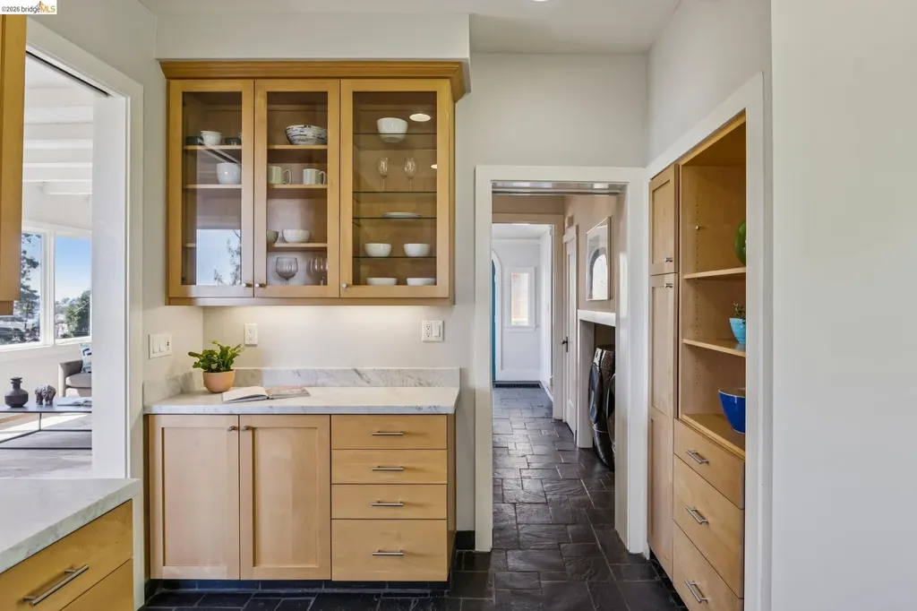 8 Mosswood Road Berkeley CA 94704