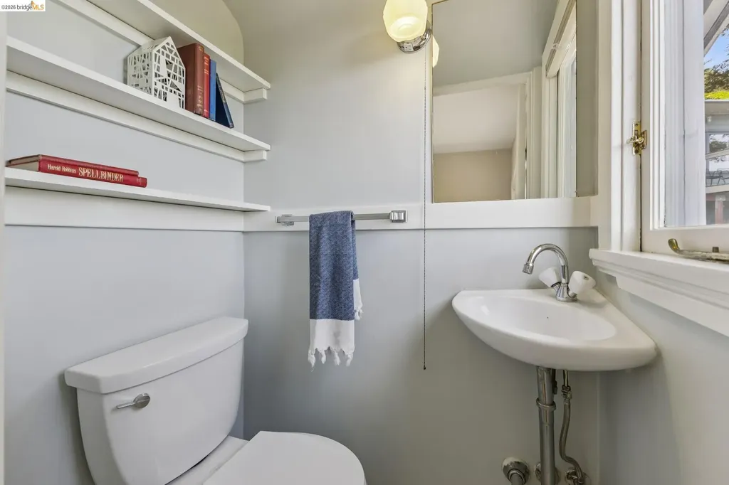 8 Mosswood Road Berkeley CA 94704