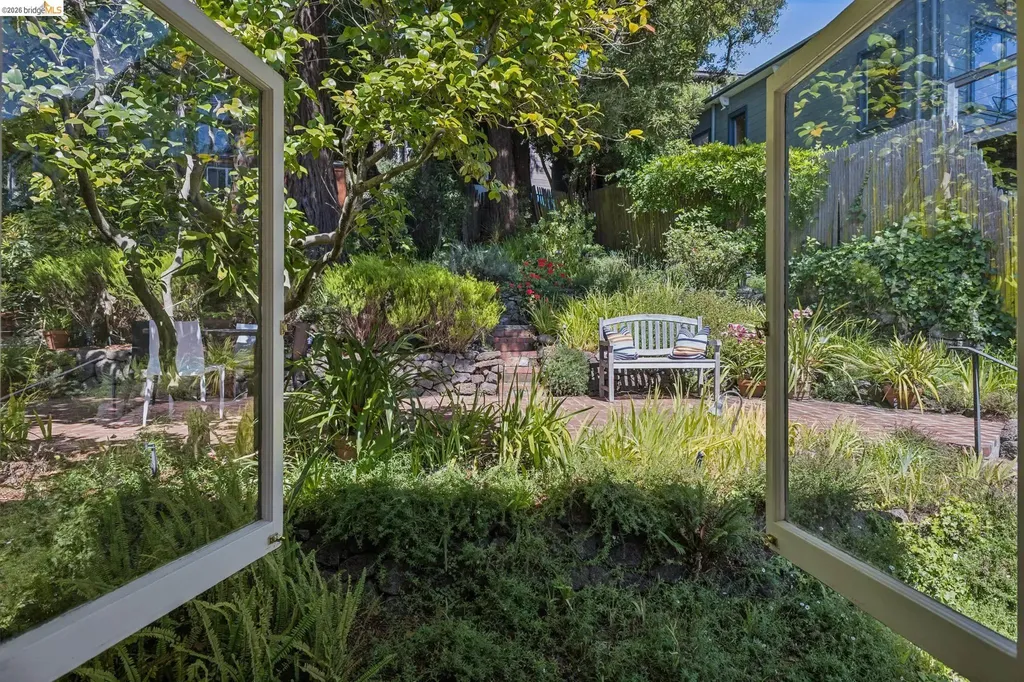 8 Mosswood Road Berkeley CA 94704