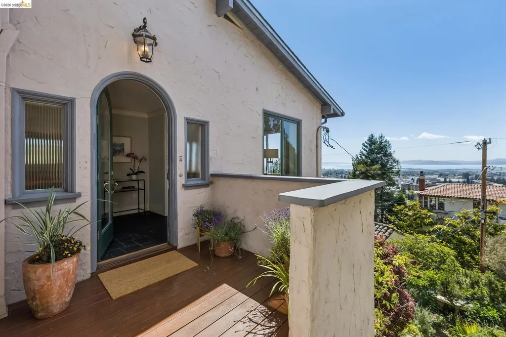 8 Mosswood Road Berkeley CA 94704