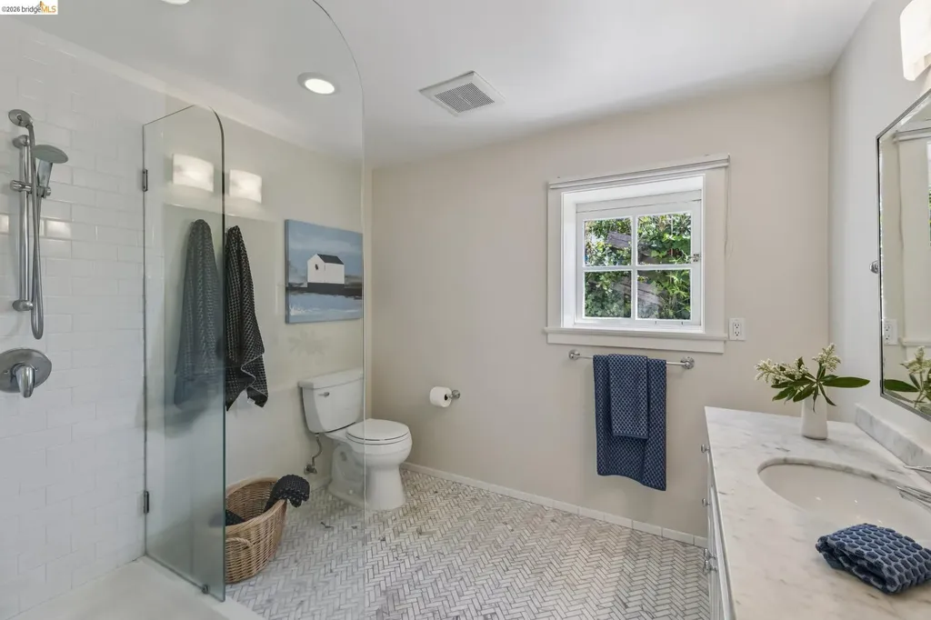 8 Mosswood Road Berkeley CA 94704