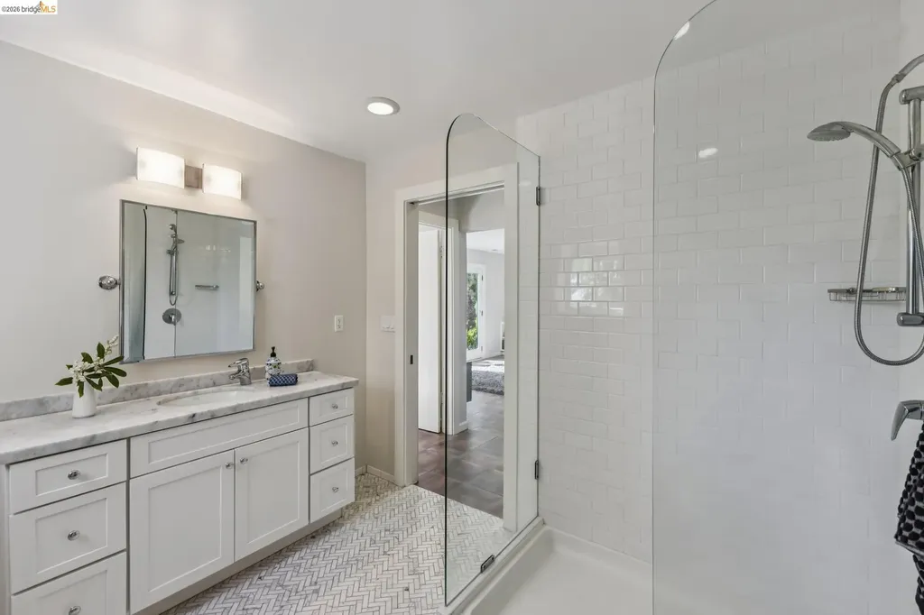 8 Mosswood Road Berkeley CA 94704