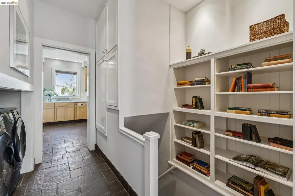 8 Mosswood Road Berkeley CA 94704