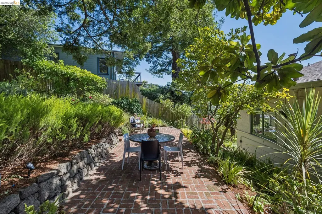8 Mosswood Road Berkeley CA 94704