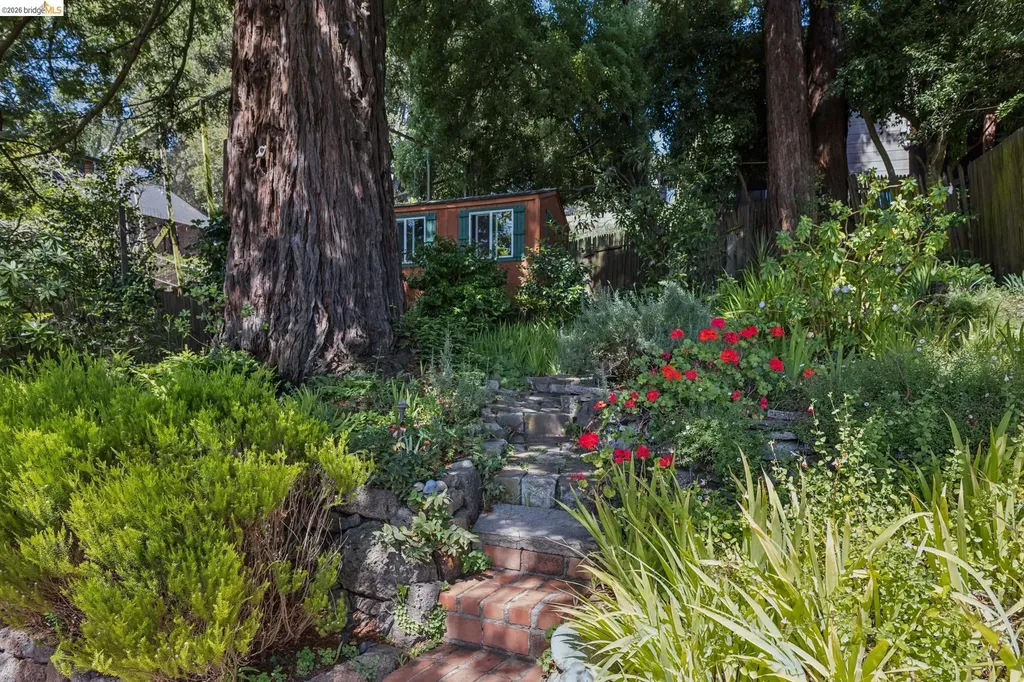 8 Mosswood Road Berkeley CA 94704