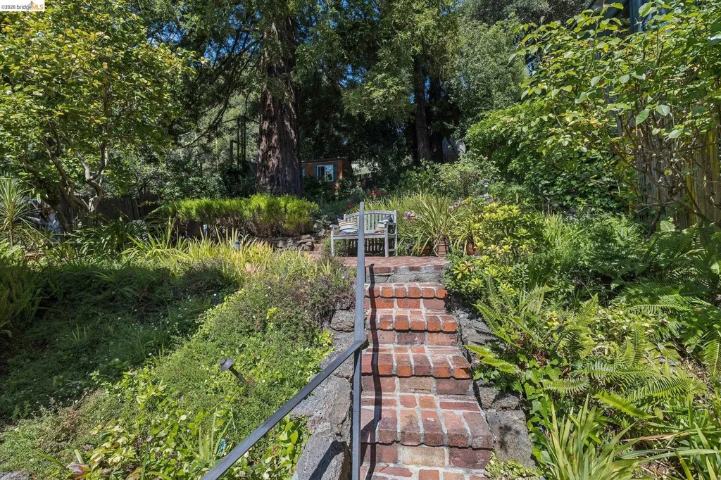 8 Mosswood Road Berkeley CA 94704