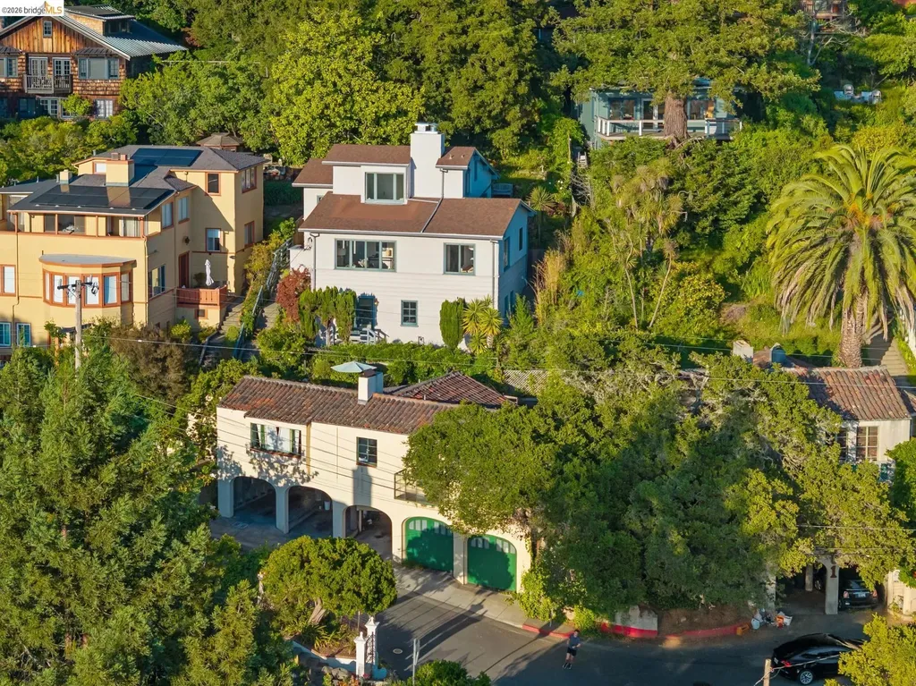 8 Mosswood Road Berkeley CA 94704