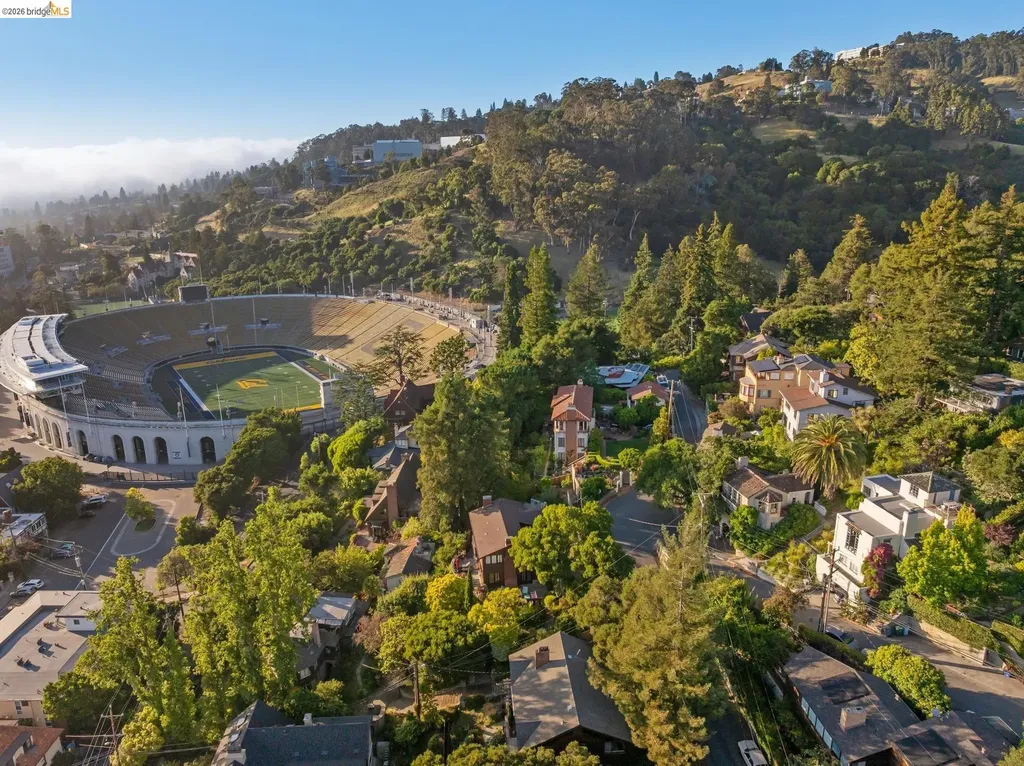 8 Mosswood Road Berkeley CA 94704