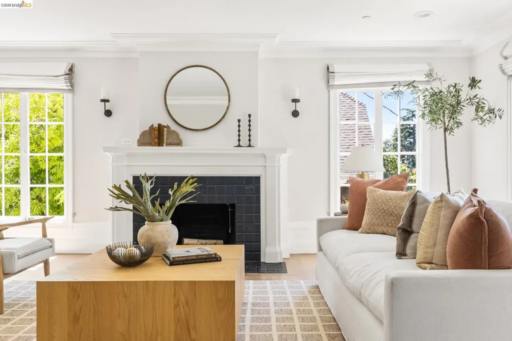 1115 Clarendon Crescent Oakland CA 94610