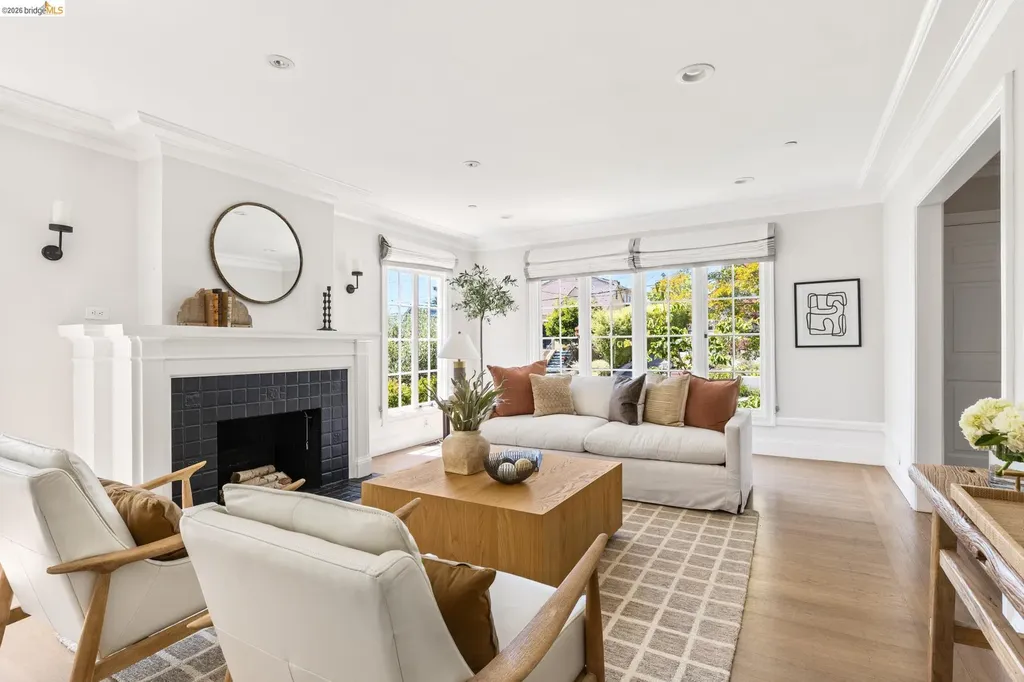 1115 Clarendon Crescent Oakland CA 94610