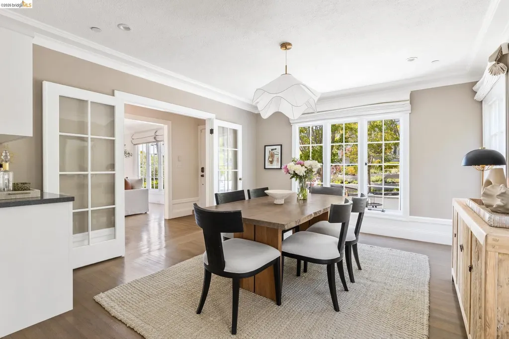 1115 Clarendon Crescent Oakland CA 94610