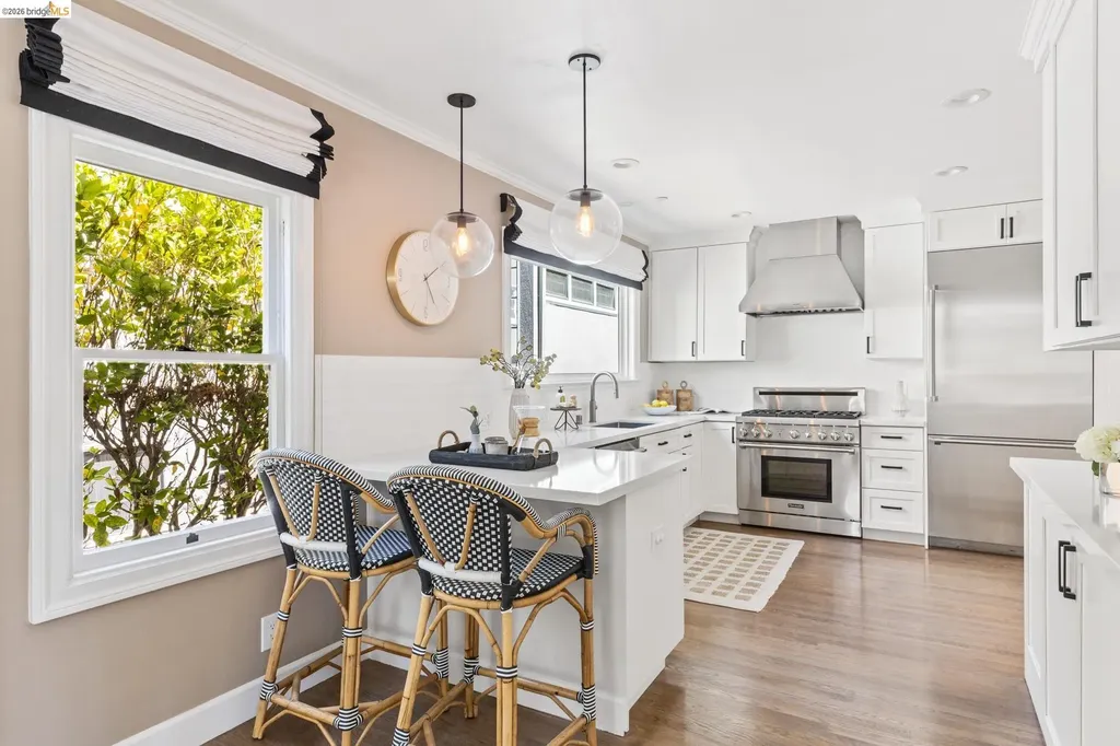 1115 Clarendon Crescent Oakland CA 94610