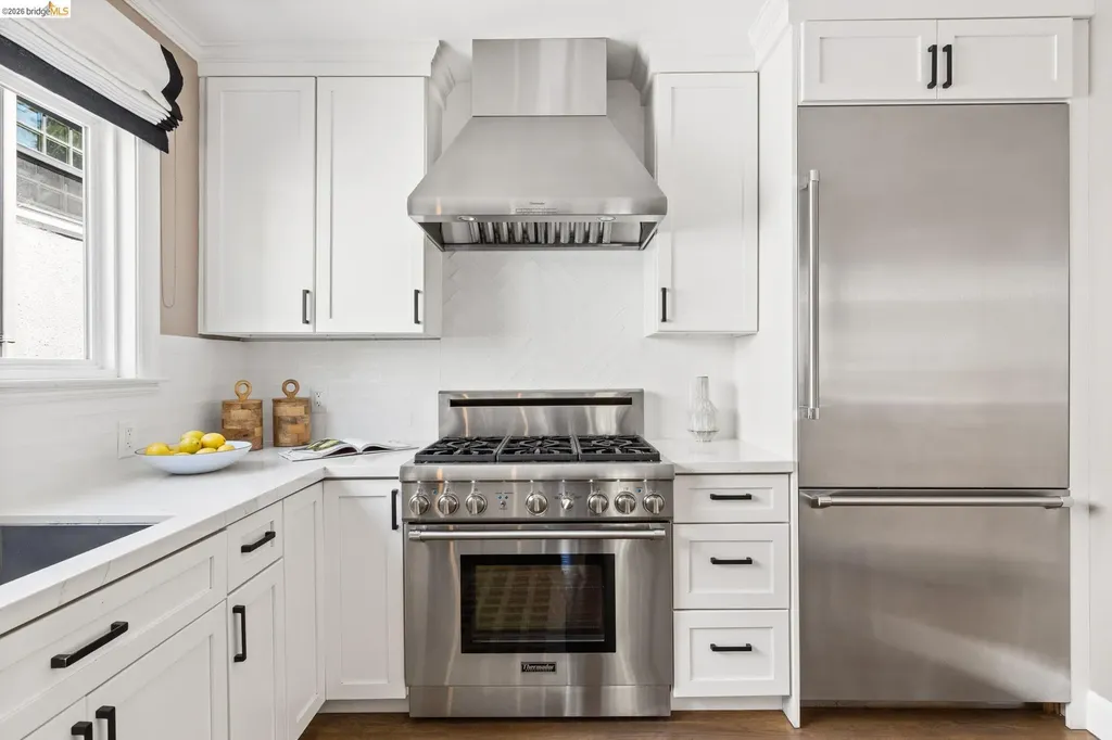1115 Clarendon Crescent Oakland CA 94610