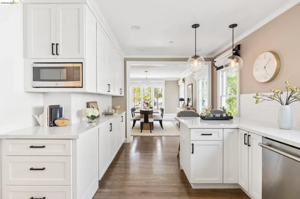 1115 Clarendon Crescent Oakland CA 94610
