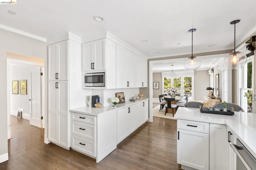 1115 Clarendon Crescent Oakland CA 94610