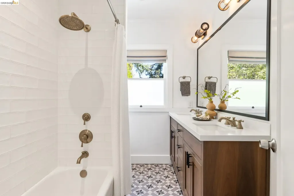 1115 Clarendon Crescent Oakland CA 94610
